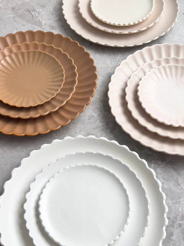 Waves Dinner Plate Snow