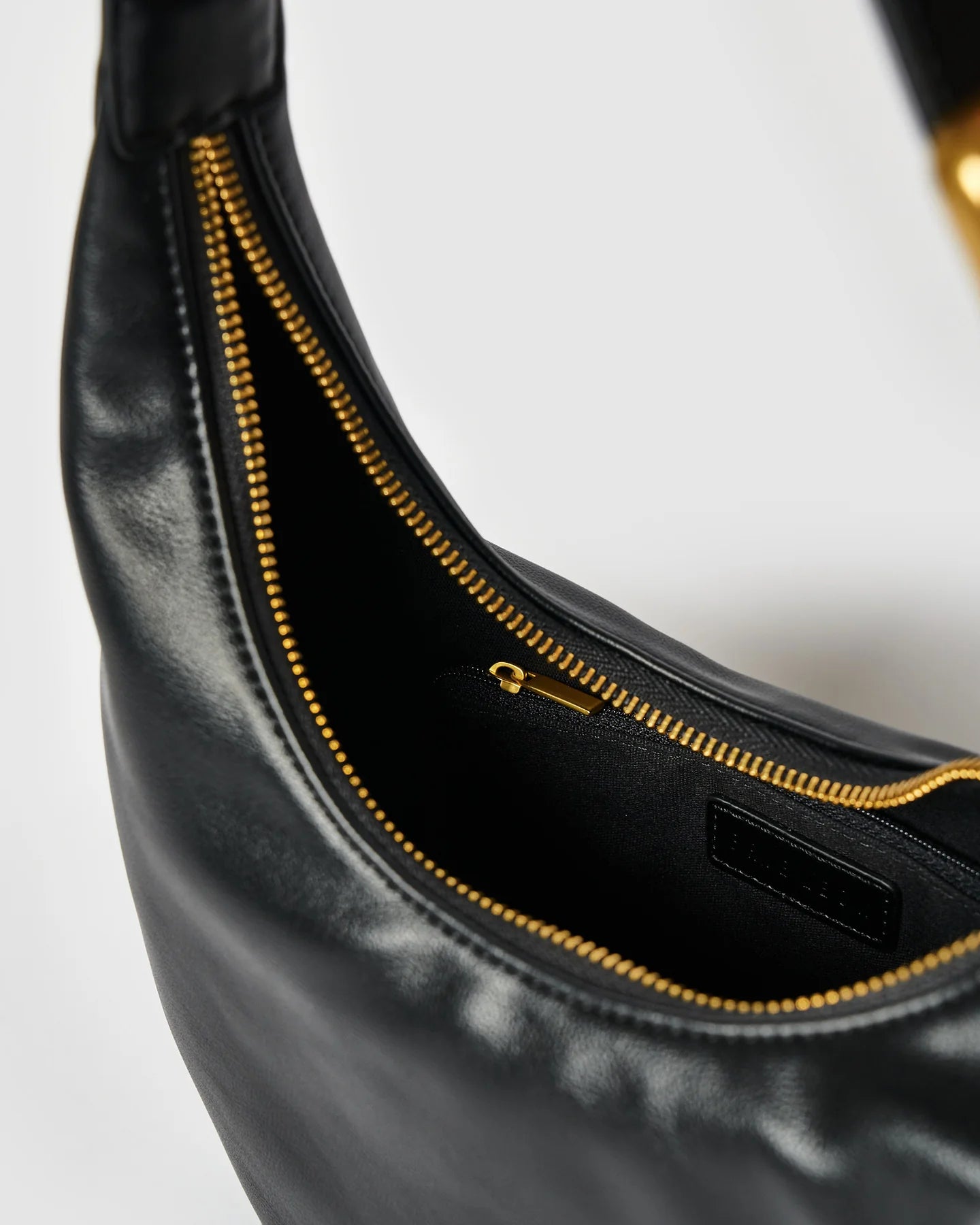 Everyday Croissant Bag Black