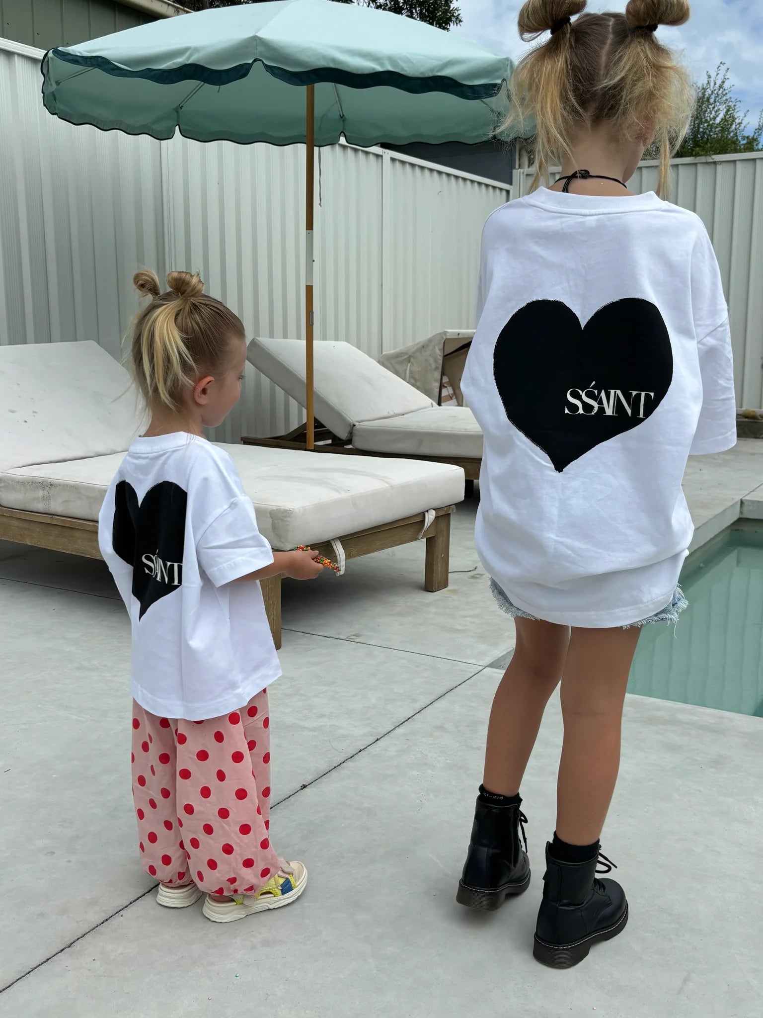 SŚAINT Kids Black Heart Tee