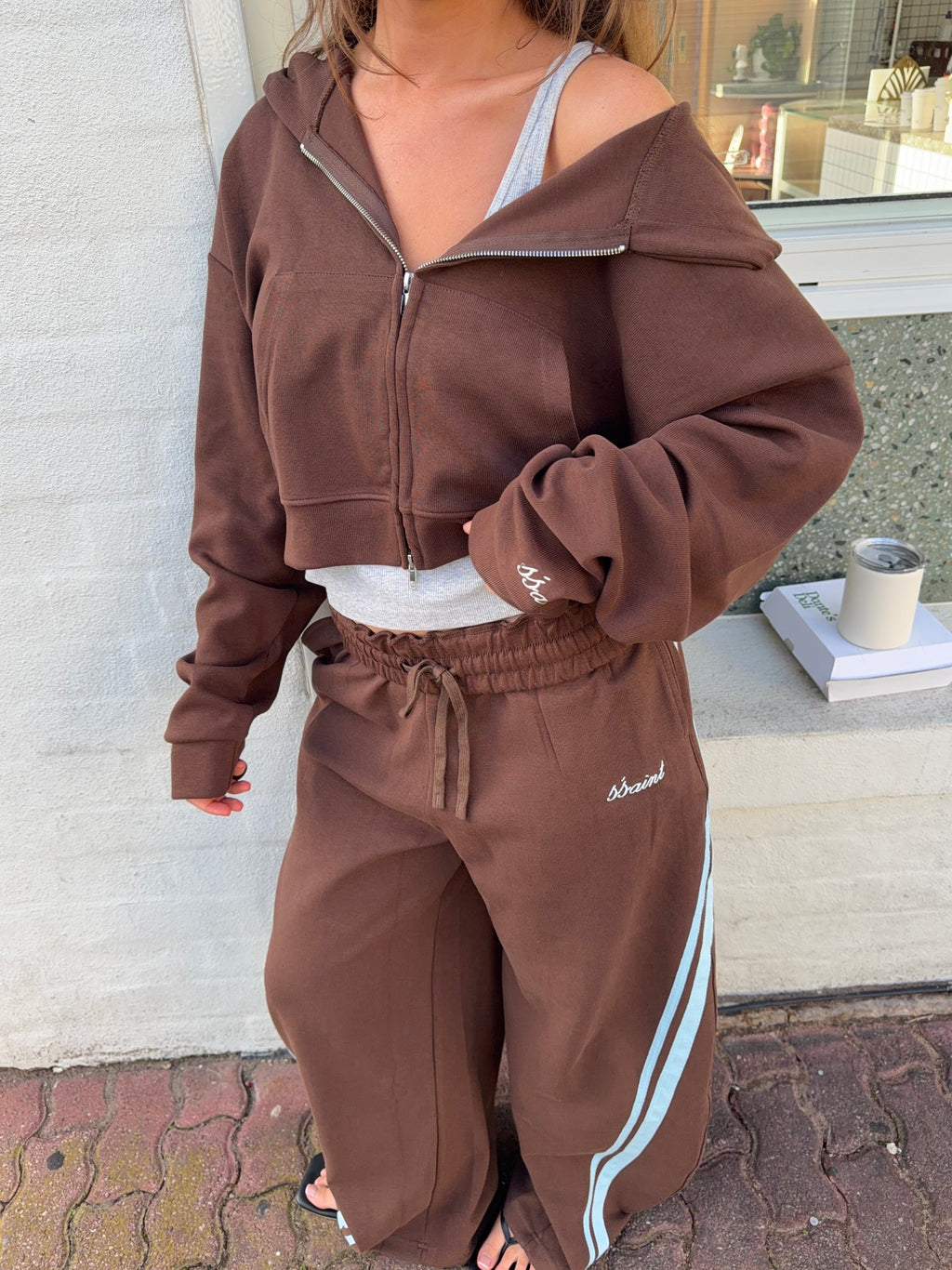 SŚAINT CROPPED HOODIE - BROWN