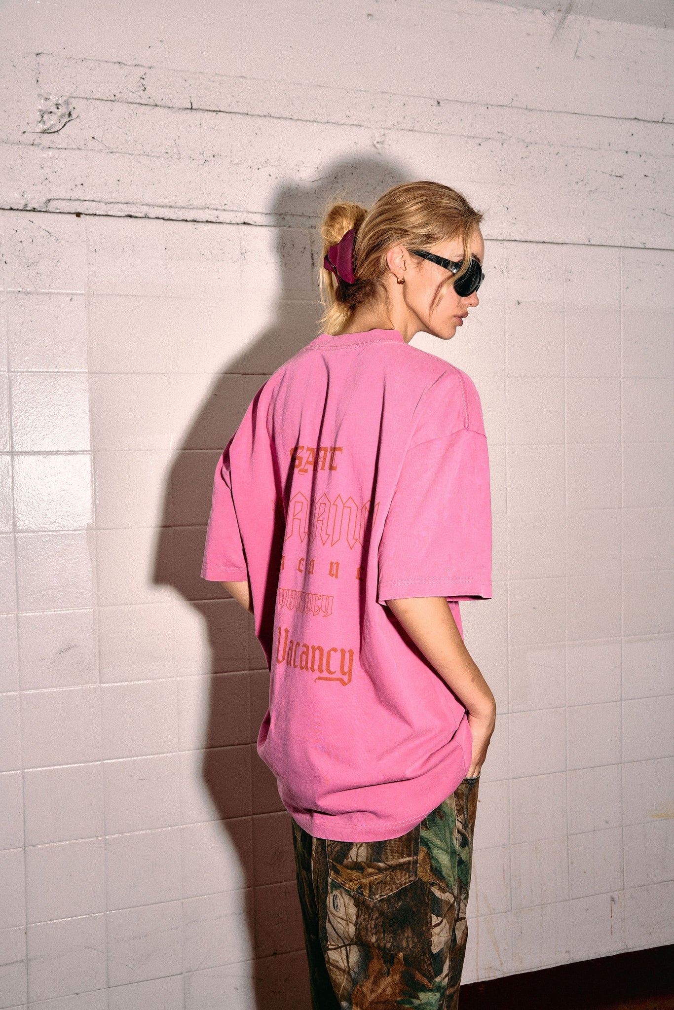 No Vacancy Tee Dark Pink