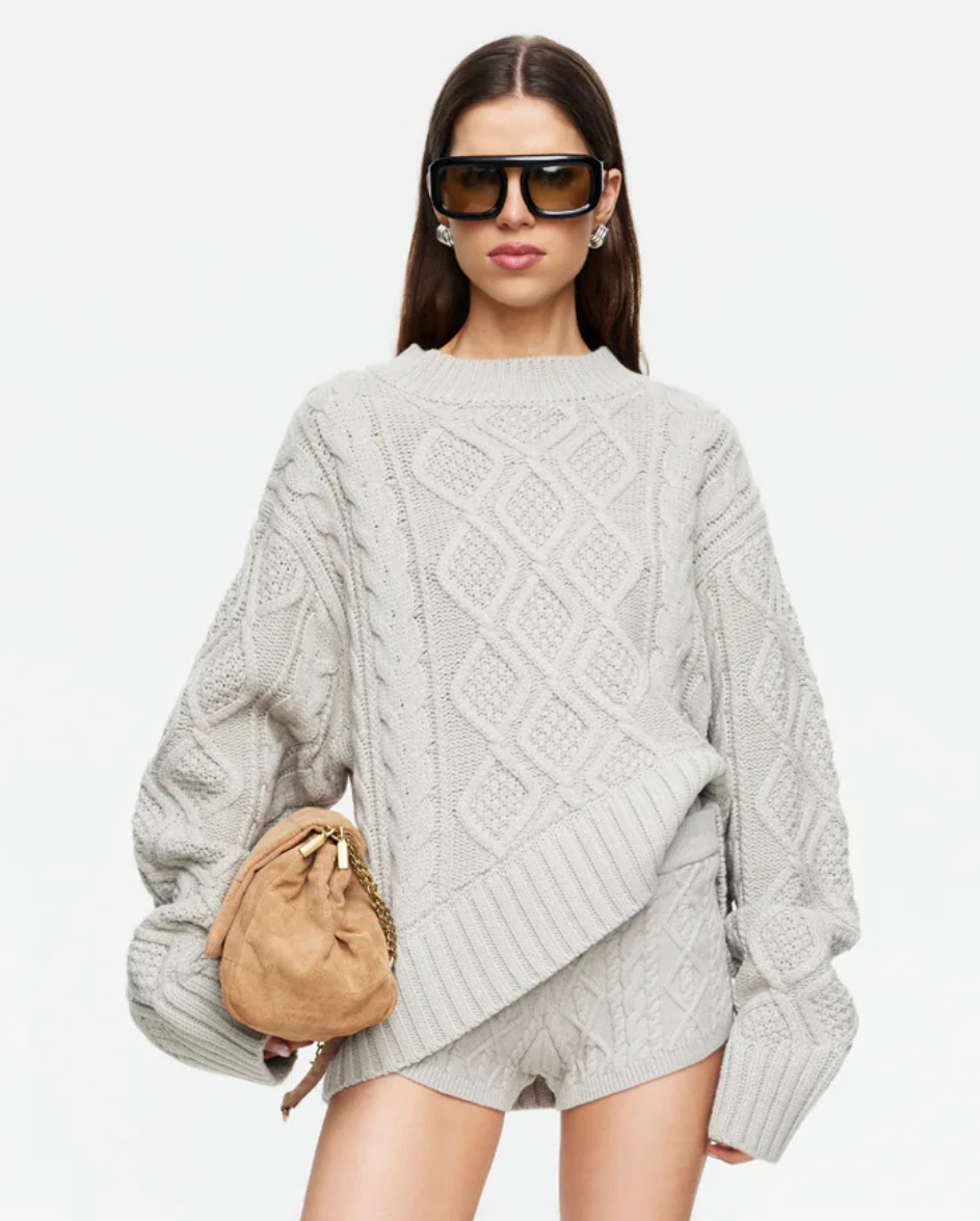 Housewife Knit Short Ash Cable