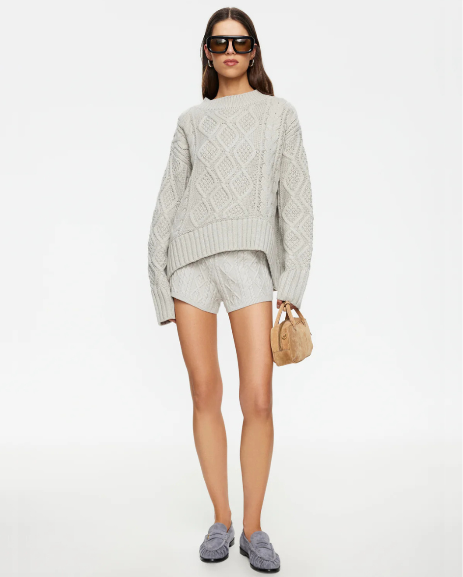 Housewife Knit Short Ash Cable