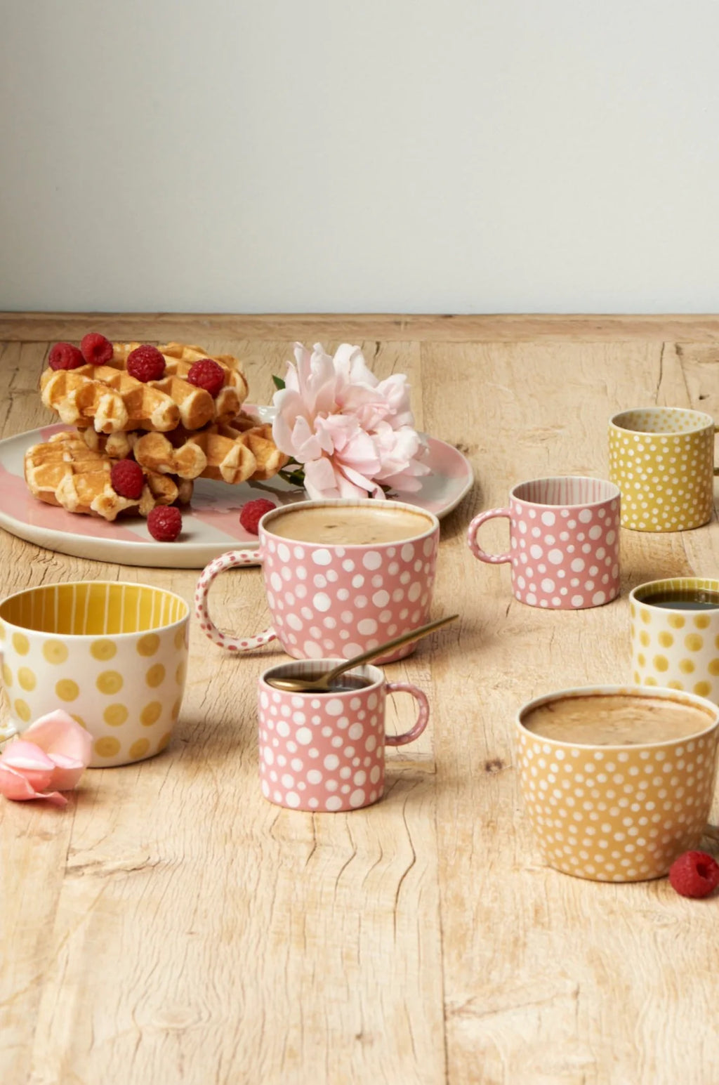 Chino Mug Pink Dot