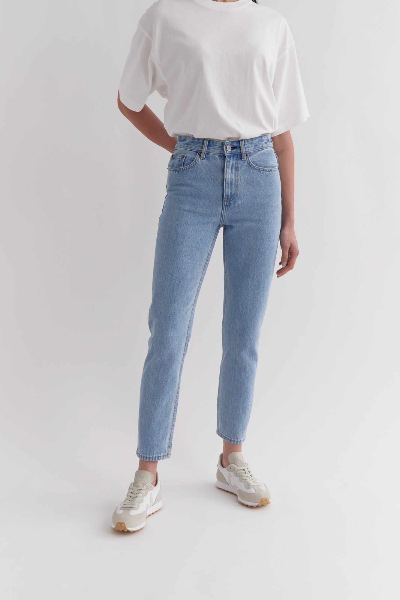 High Waist Taper Jean Light Indigo